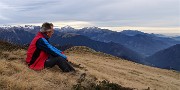 91 Su 'Il Cimetto' (1862 m) croce a ricordo con vista -Becco-Arera-Menna-Alben